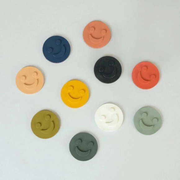 MFR Studio 10 Pack Smiley Face Crayons Kids New - Picture 1 of 1